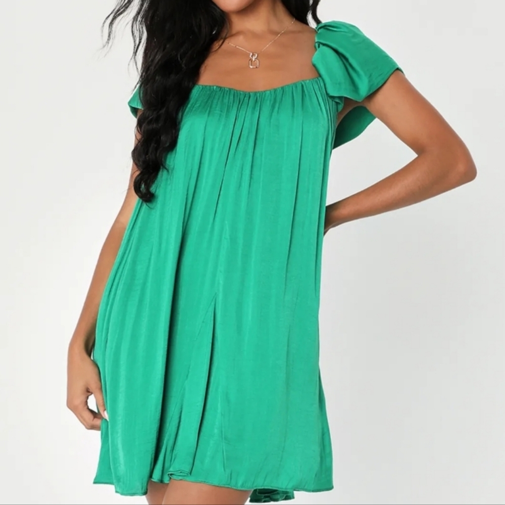 Lulu's Florentine Feelings Satin Emerald Green Flutter Sleeves  Dress M nwt